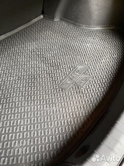 Автомобильные коврики резиновые