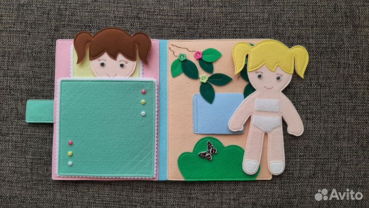 Развивающая книжка из фетра (кукла, одежда, домик)