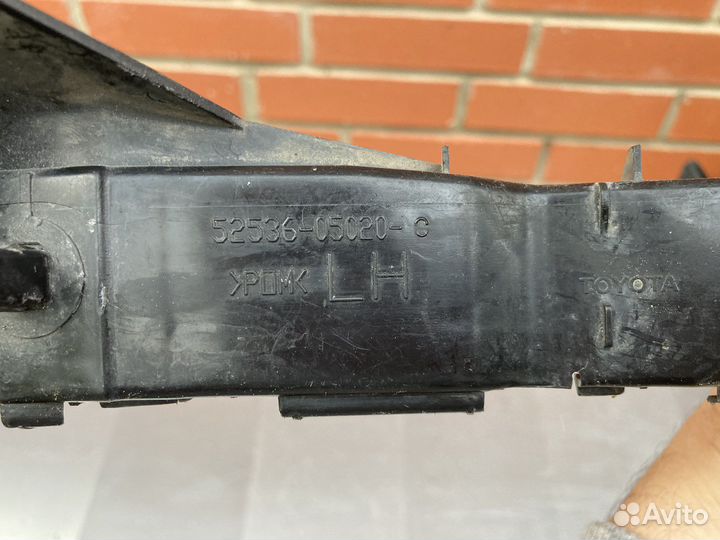 Кронштейн переднего бампера Toyota avensis