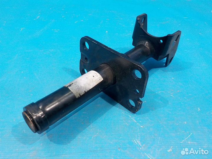 Кронштейн усилителя переднего бампера левый Audi A