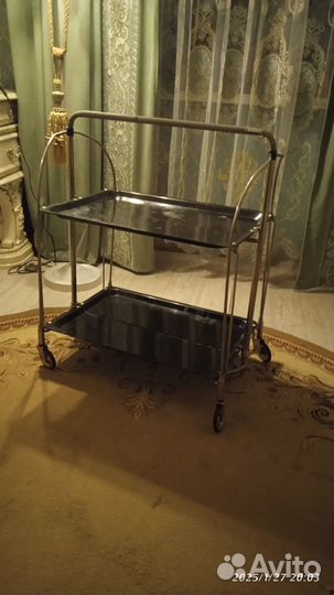 Журнальный столик на колесах раскладной. Этажерка