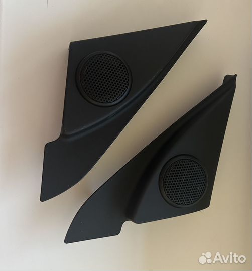 Продаю уголки на Мазда