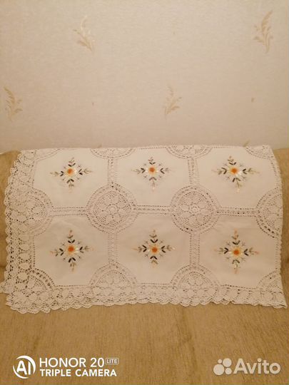 Скатерть лен с вышивкой и кружевом