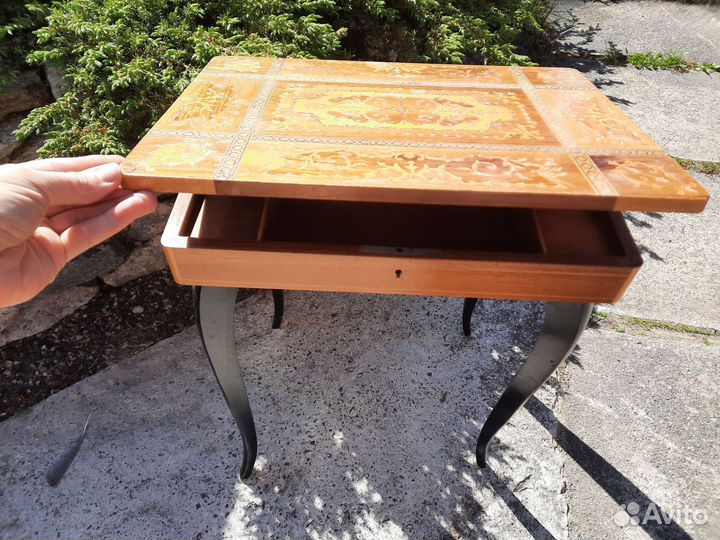 Антикварный музыкальный столик Голландия