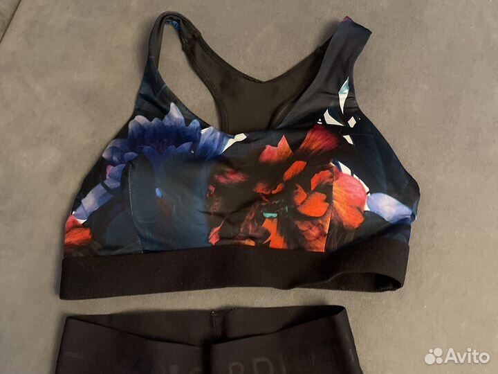 Костюм для спорта женский