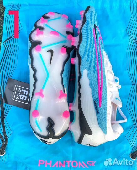 Футбольные бутсы Nike