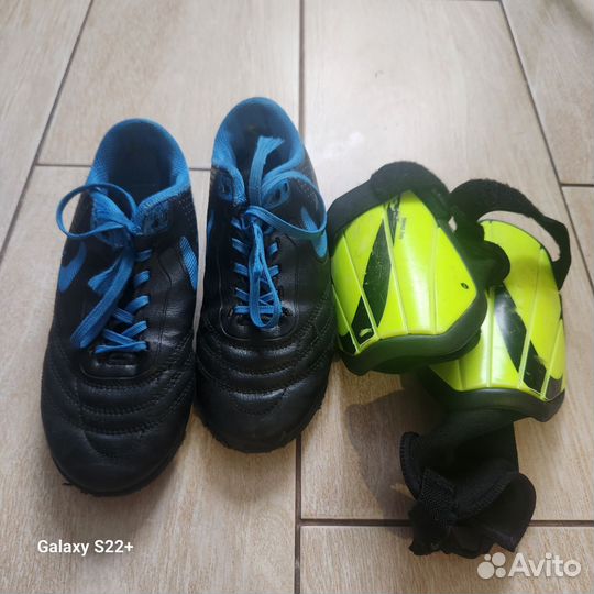 Футбольные бутсы для зала детские щитки в подарок