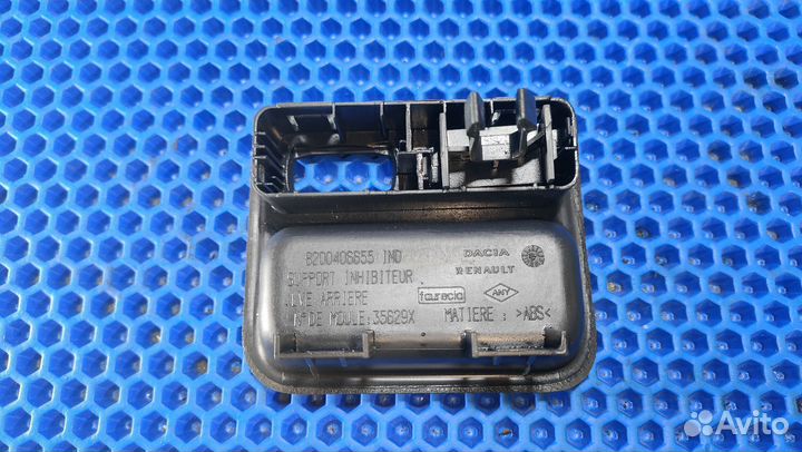 Накладка блока стекподъемников Renault Logan 1