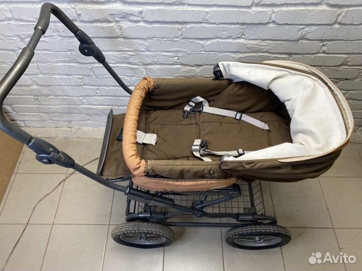 Прогулочная коляска с надувными колесами