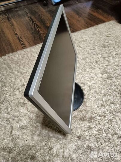 Монитор LG 22