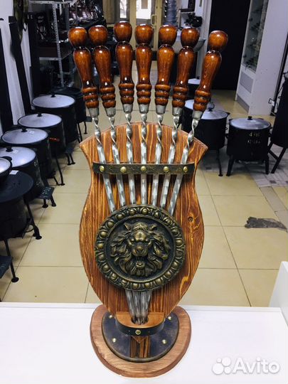 Шампурница с шампурами