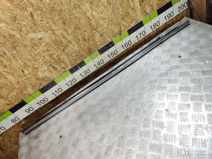 Накладка стекла двери передней правой Mazda Cx7 20