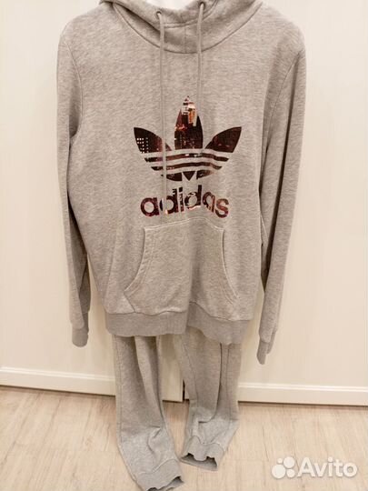 Спортивный костюм adidas