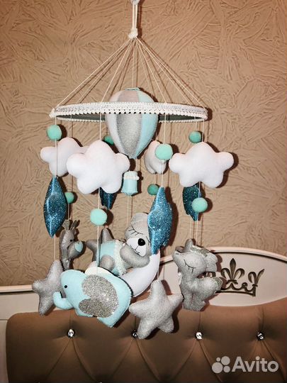 Мобиль на кроватку из фетра ручной работы