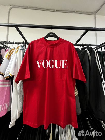 Футболка Balenciaga Vogue