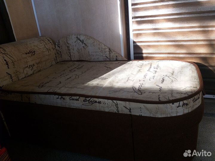 Продается малогабаритный диван