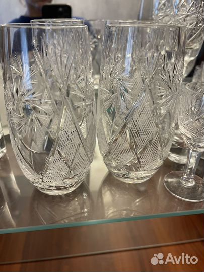 Графин хрустальный и рюмки