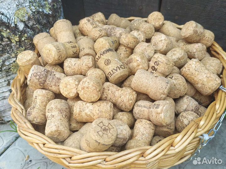 Пробки от шампанского и вина, много