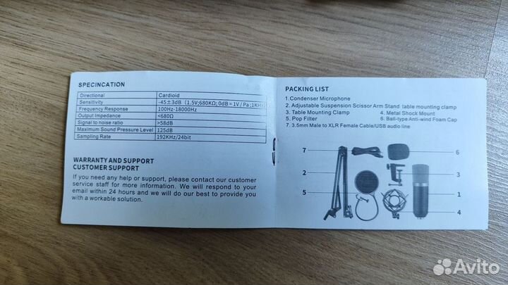Микрофон на стойке для стриминга