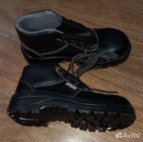 Ботинки новые д/с
