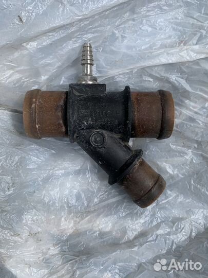 1K0121087H тройник системы охлаждения VAG