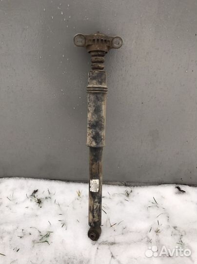 Peugeot 308 задний амортизатор