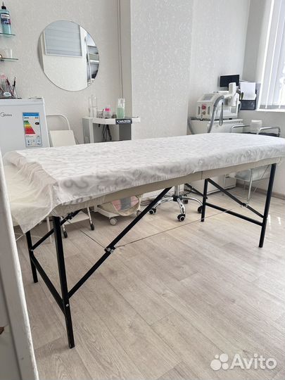 Массажный стол,стелаж,кресло педикюрное