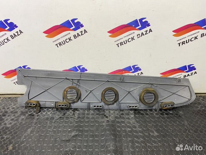 Накладка торпедо правая Scania 4-series