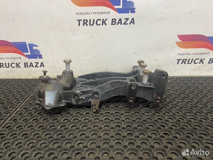 Кронштейн переднего бампера левый Scania 5-series