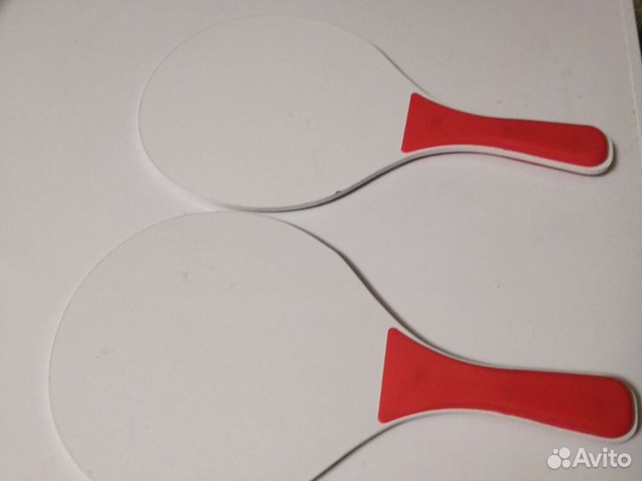 Теннисная ракетка