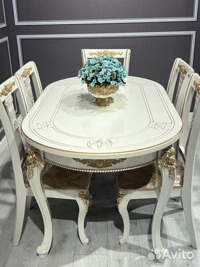 Стол со стульями