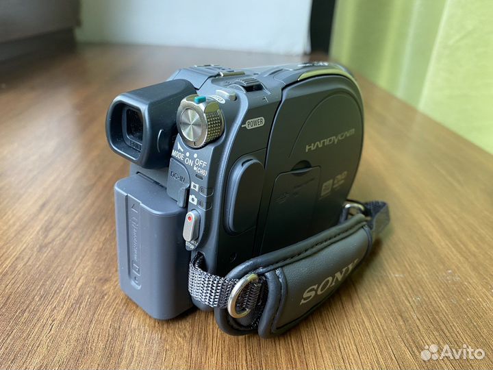 Видеокамера Sony DCR-DVD305E