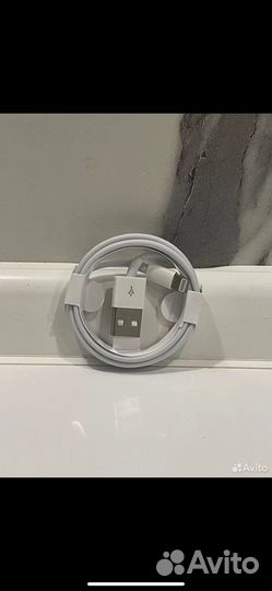 Кабель на iPhone