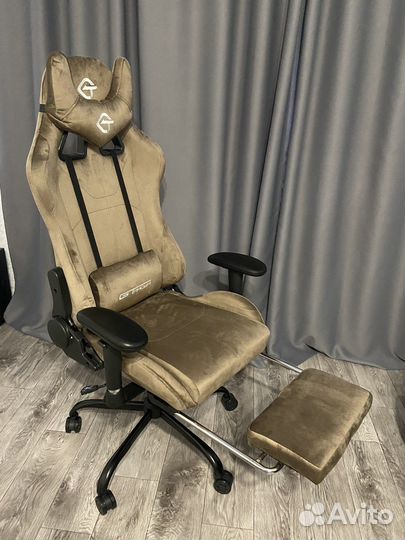 Игровое компьютерное кресло