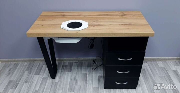 Стол маникюрный