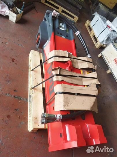 Гидромолот диафрагменный HKM R150 (1600кг)