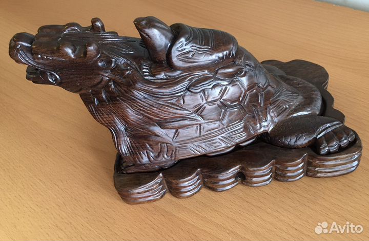 Драконовая черепаха с черепашонком