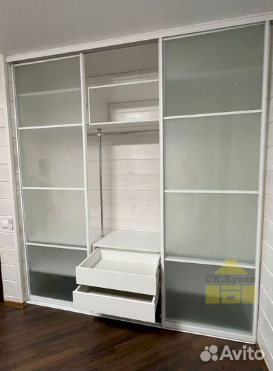 Распашной шкаф