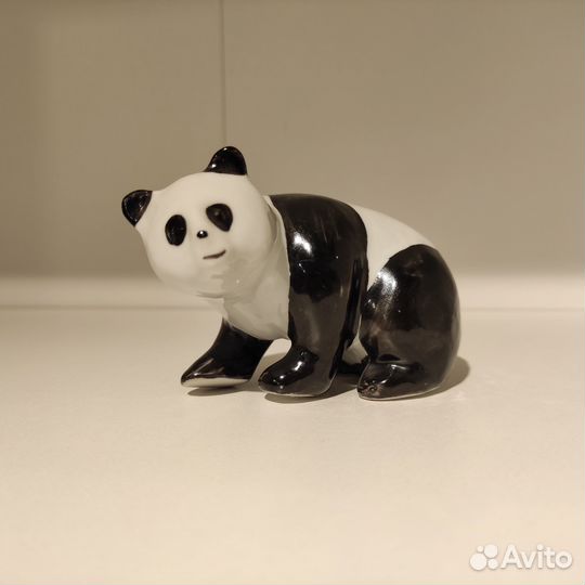 Корейская фарфоровая статуэтка «Панда»