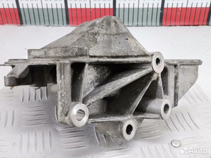 Кронштейн двигателя Ford Fiesta 5 2004