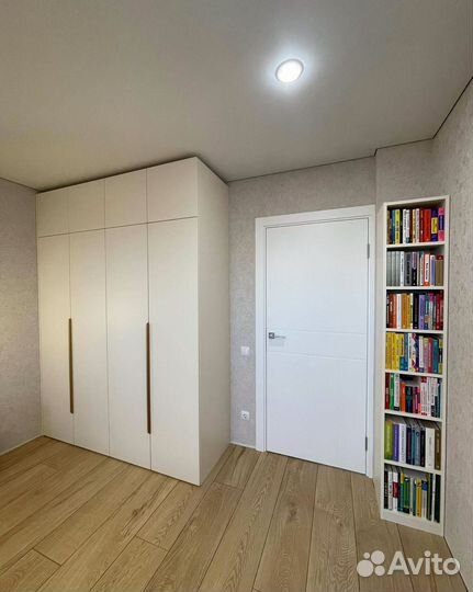 Шкаф распашной с фрезеровкой