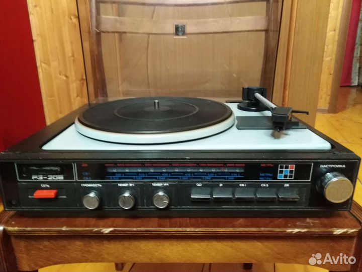 Проигрыватель винила СССР