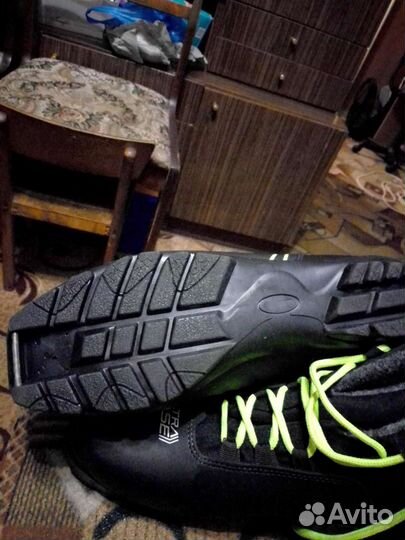 Лыжные ботинки