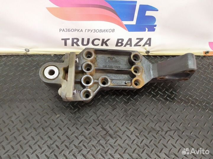 Кронштейн передней рессоры правый