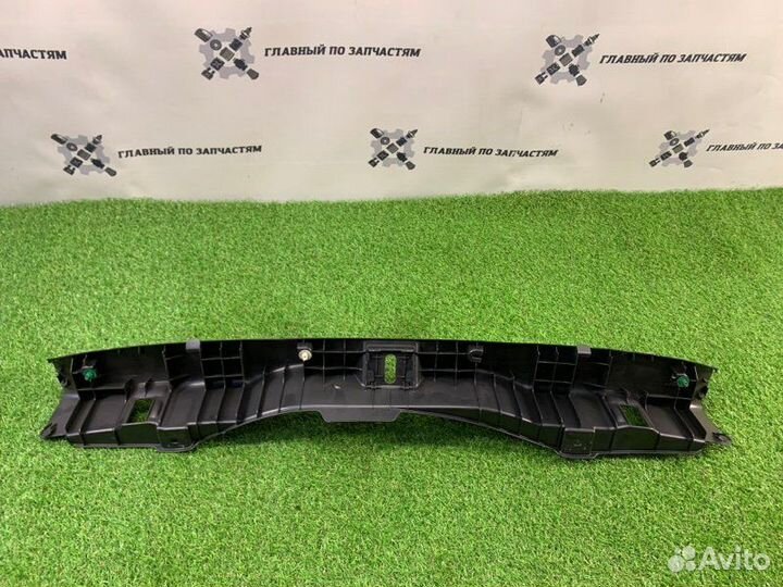 Накладка замка багажника задняя Honda Cr-V RE4