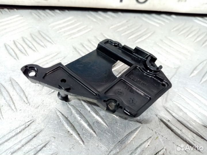 Б/У Кронштейн кнопок руля правый#001