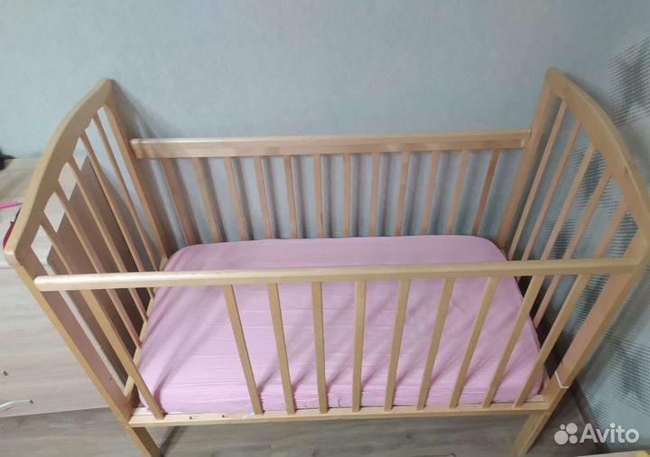 Детская кроватка с поперечным маятником