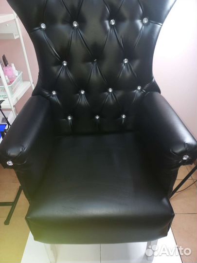 Кожанное кресло педикюрное б/у