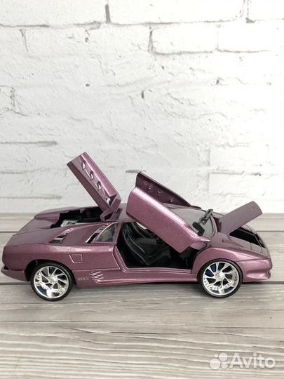 Модель автомобиля Lamborghini Diablo 1:24