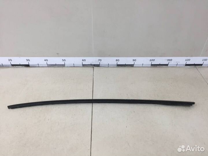 Накладка лобового стекла Skoda Karoq 2017